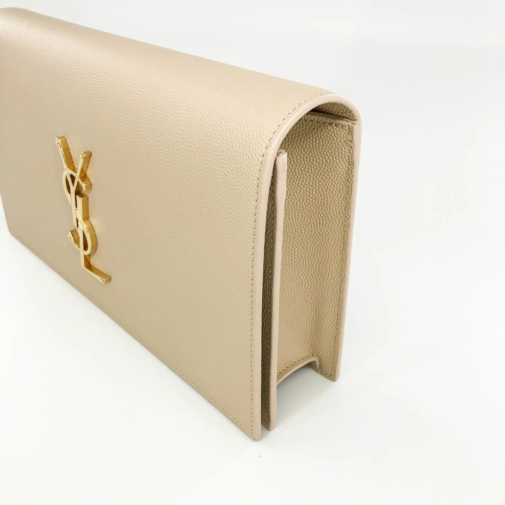 Beige grained clutch with GHW