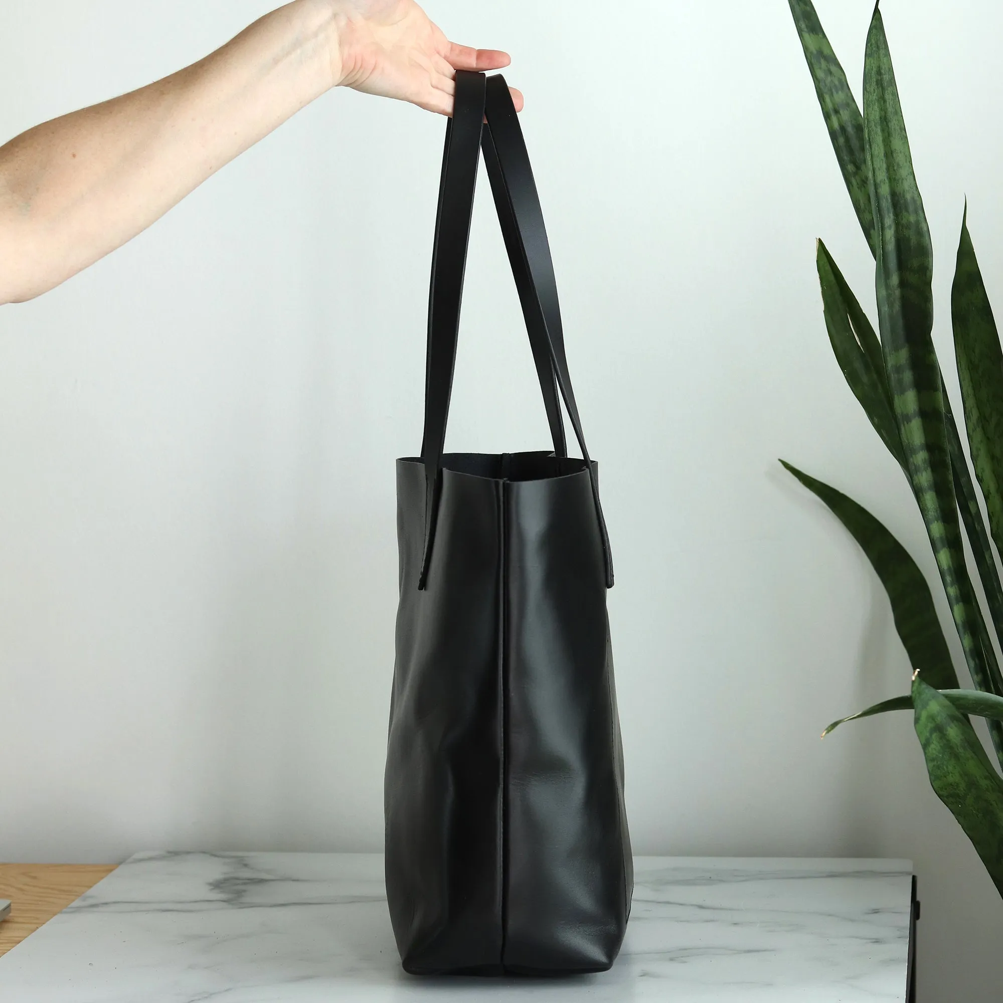 Minimalist Leather Tote - Luxe Black with Black Straps