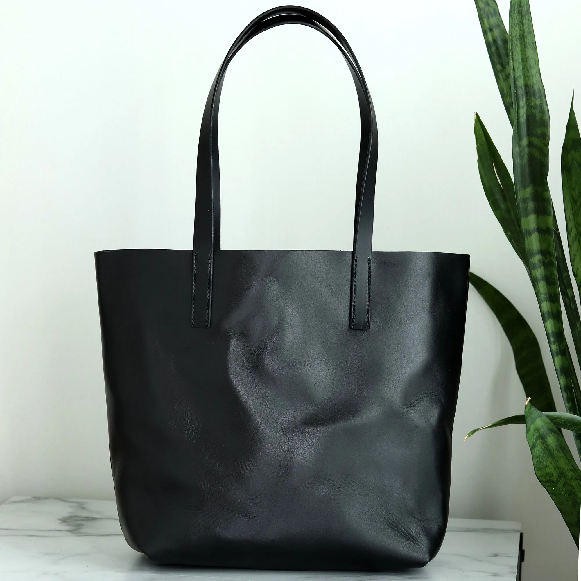 Minimalist Leather Tote - Luxe Black with Black Straps