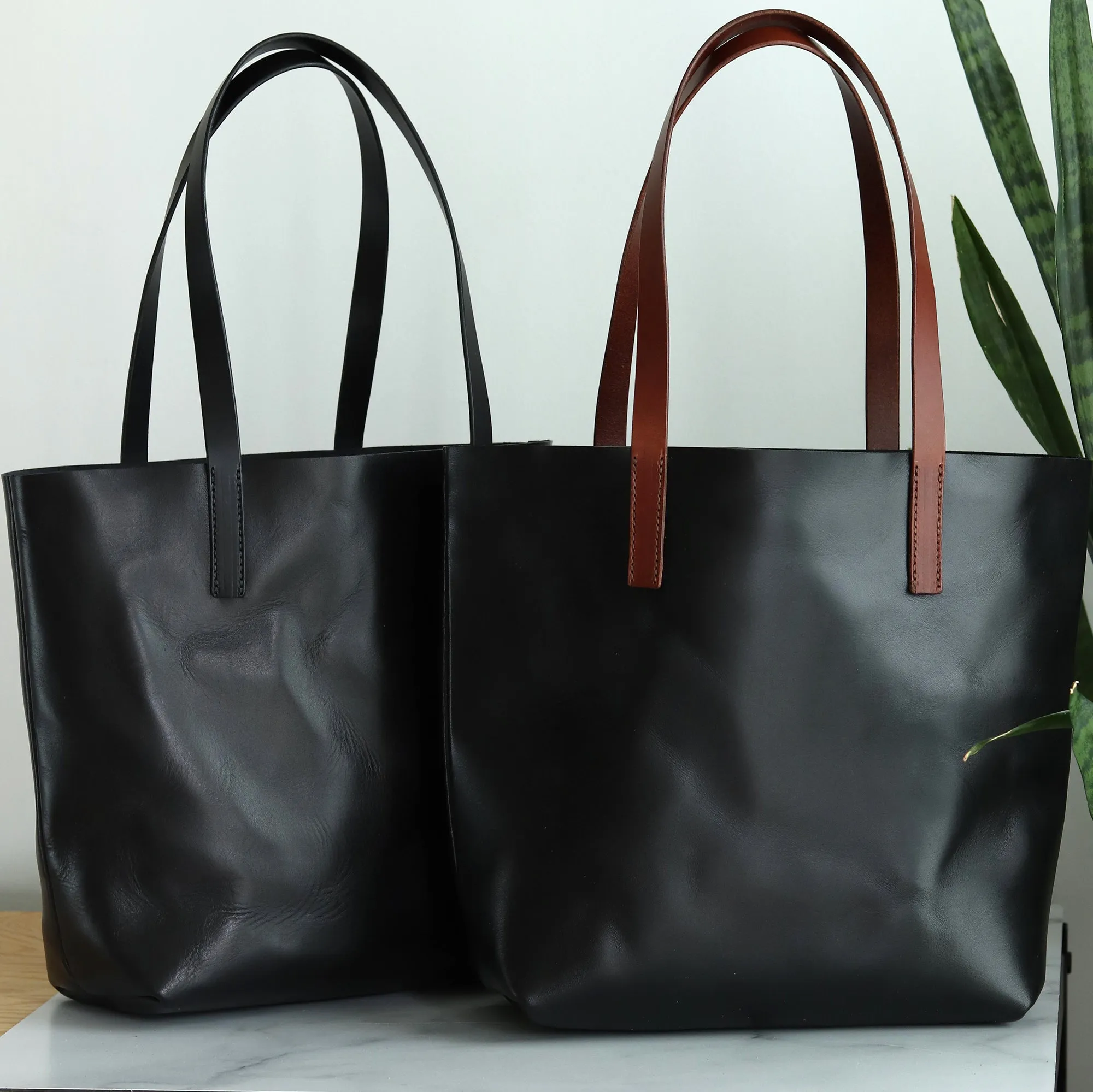 Minimalist Leather Tote - Luxe Black with Black Straps