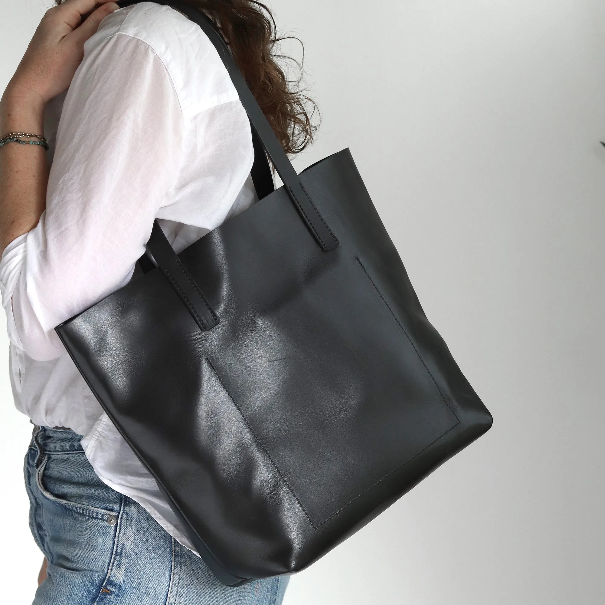 Minimalist Leather Tote - Luxe Black with Black Straps