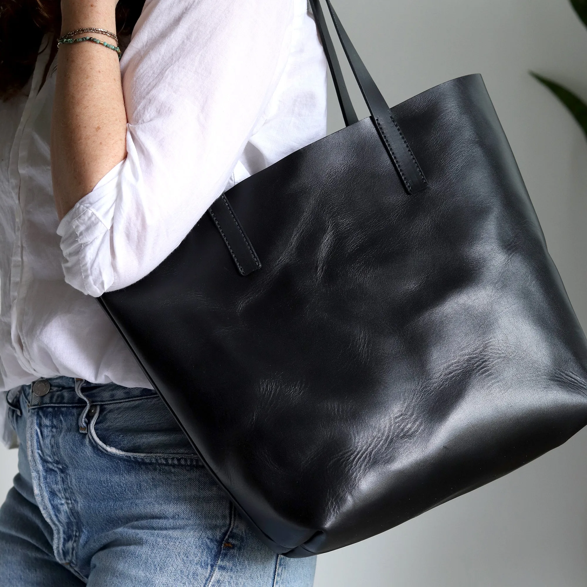 Minimalist Leather Tote - Luxe Black with Black Straps