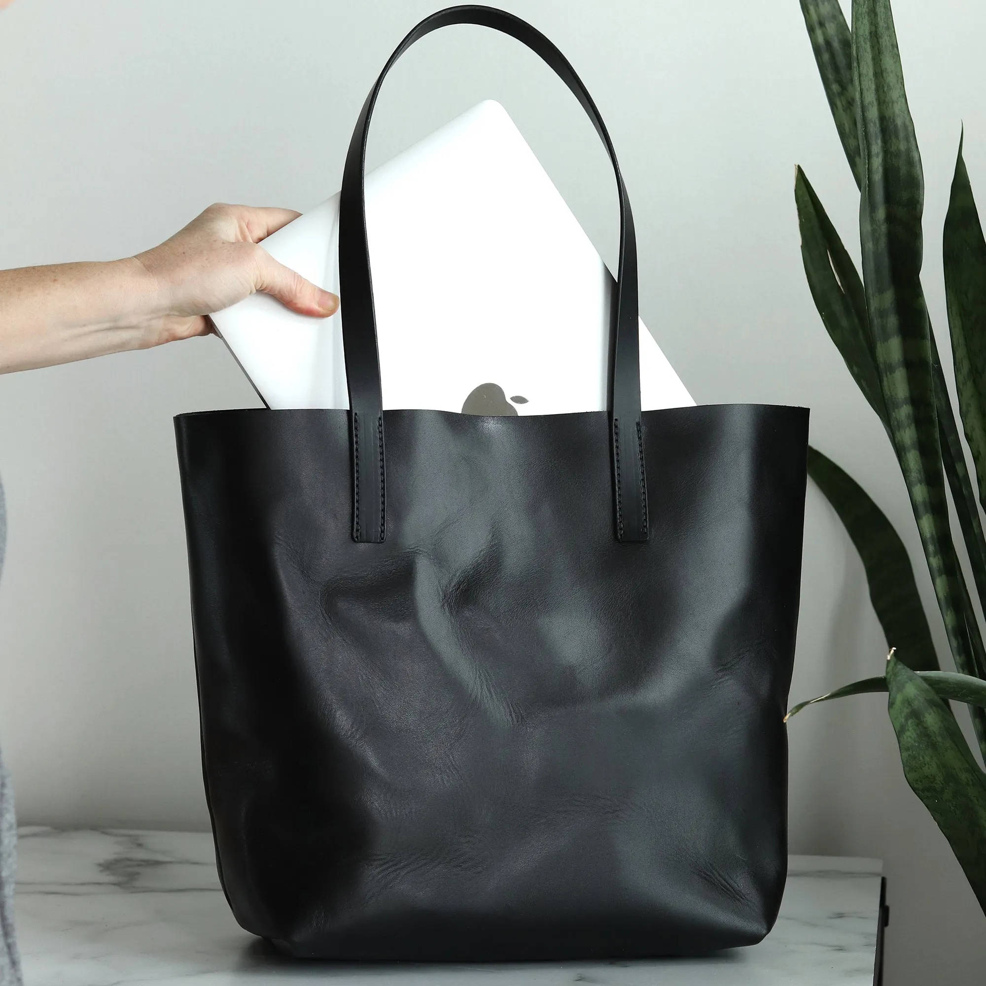 Minimalist Leather Tote - Luxe Black with Black Straps