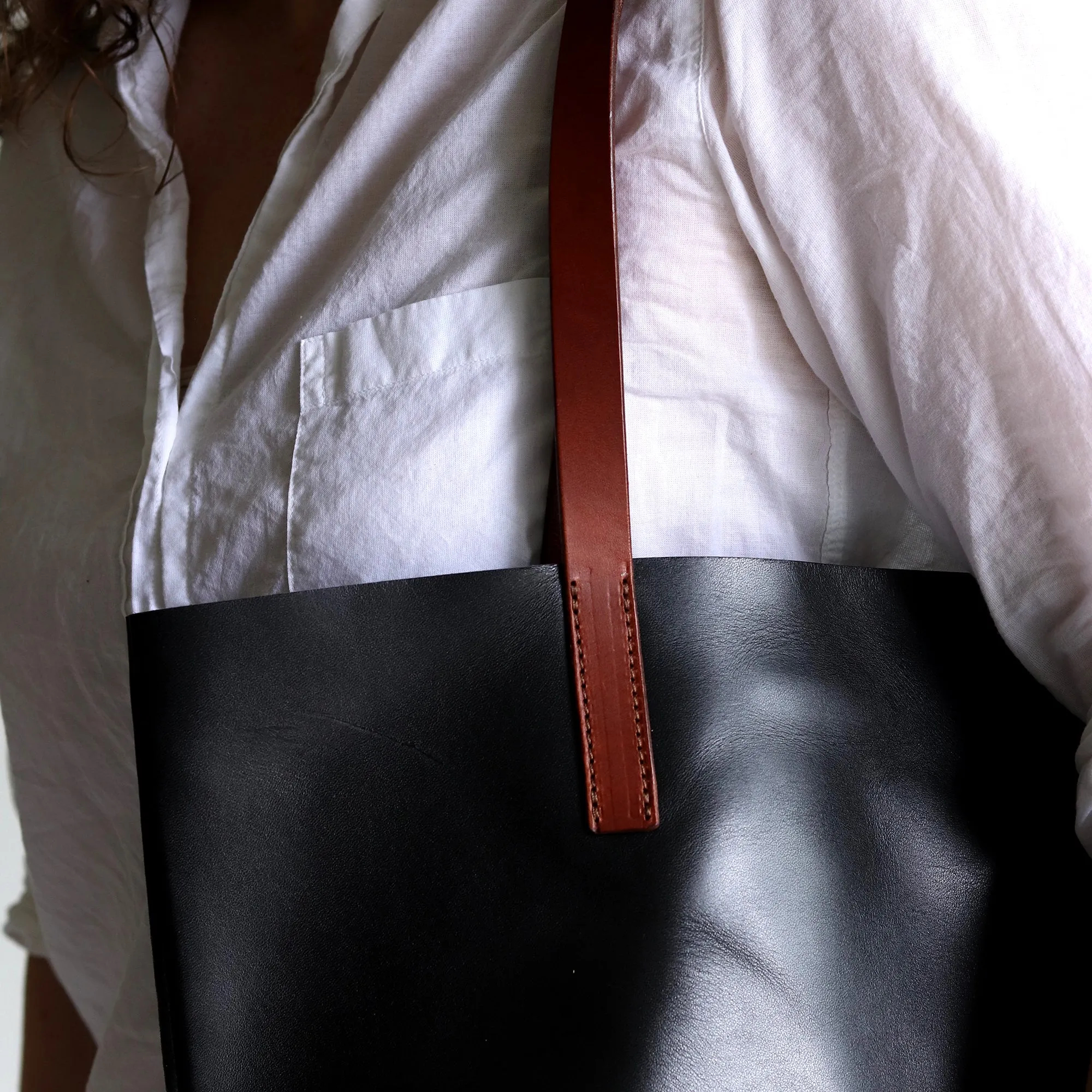 Minimalist Leather Tote - Luxe Black with Brown Straps