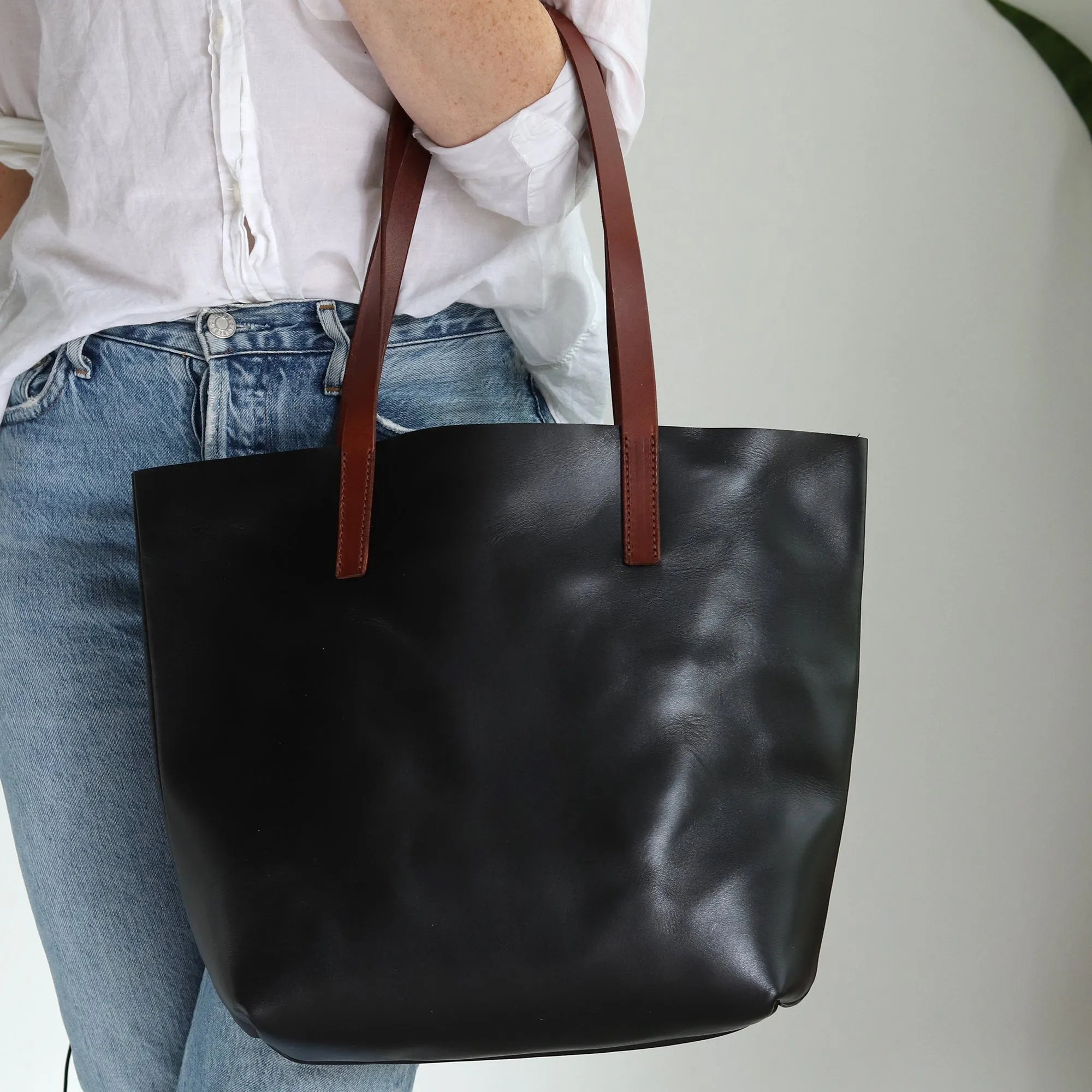 Minimalist Leather Tote - Luxe Black with Brown Straps