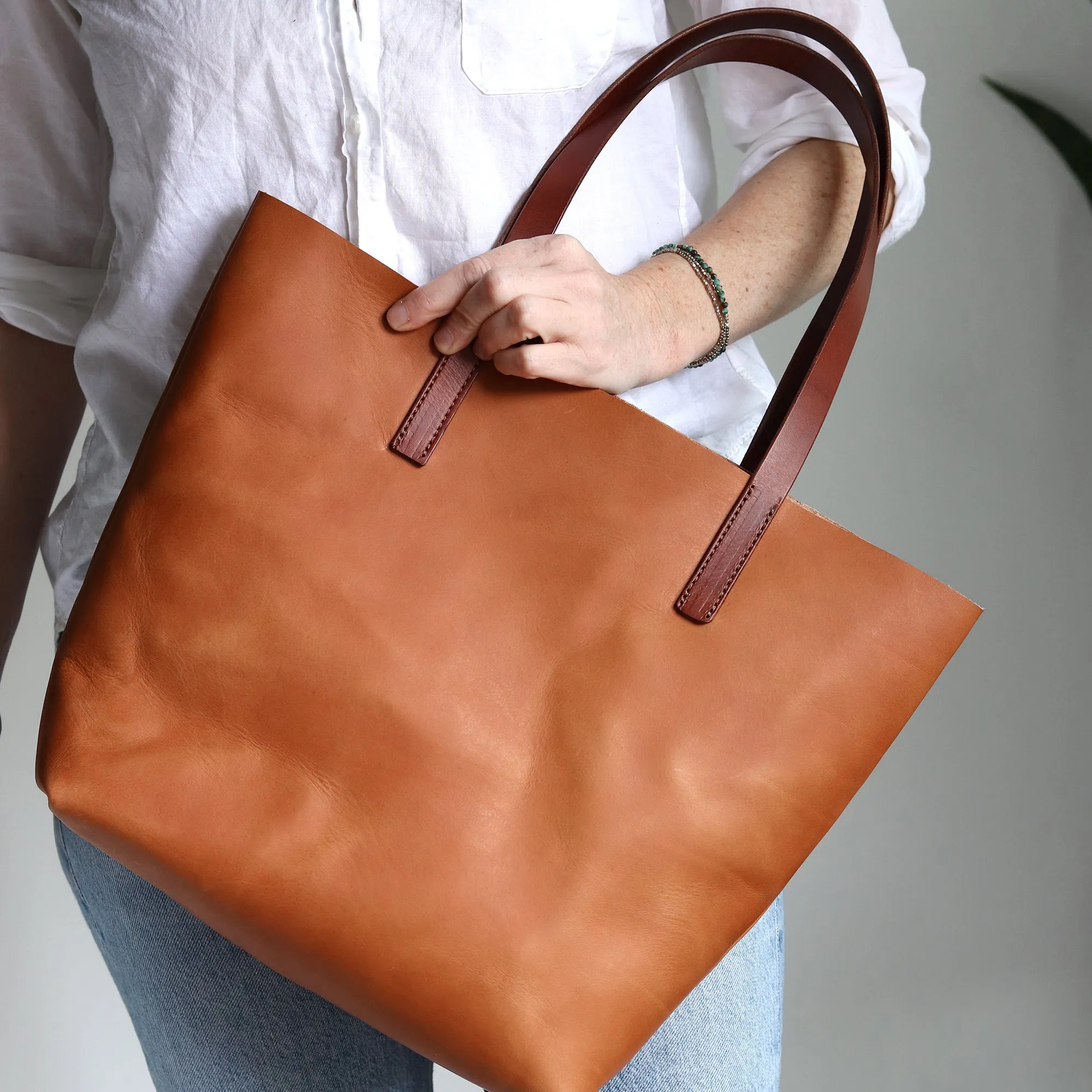 Minimalist Leather Tote - Tan