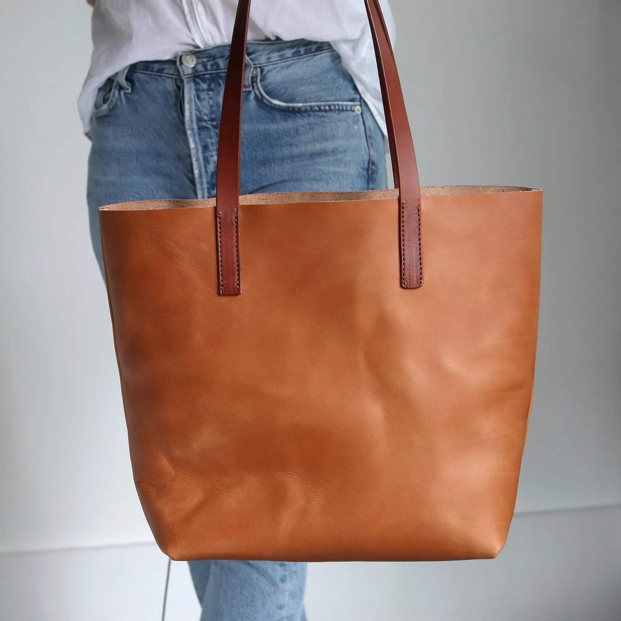 Minimalist Leather Tote - Tan