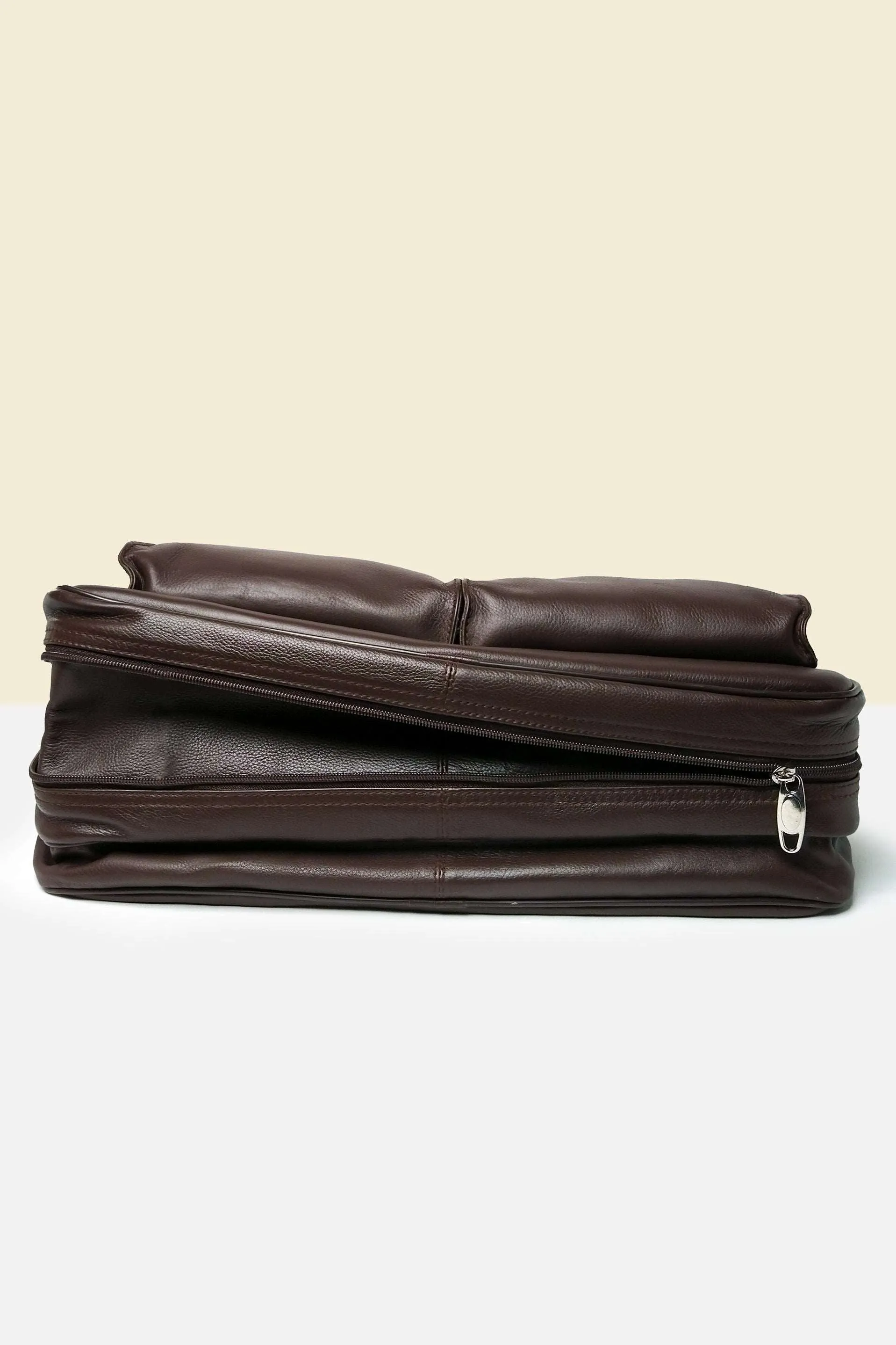 TP The Extendable Travel laptop Bag // Brown